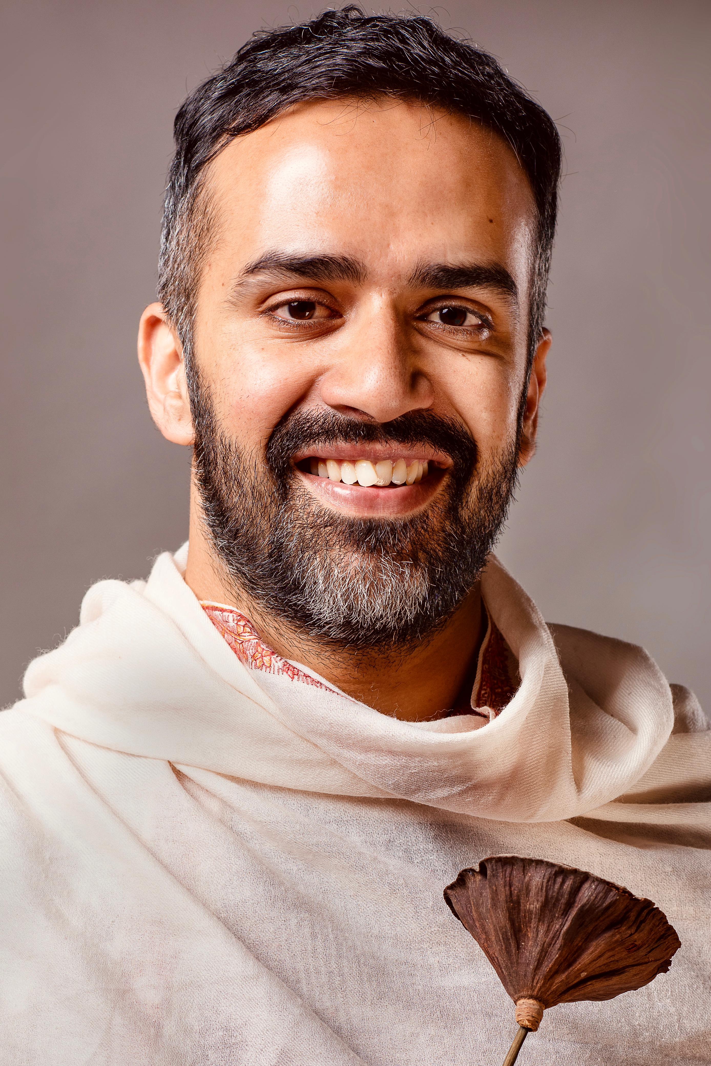Swami Aatmo Neerav